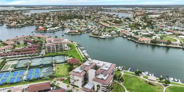 601 Seaview CT