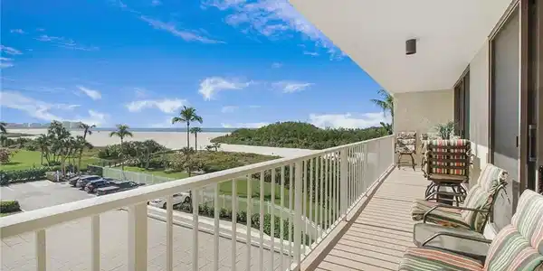 380 Seaview CT