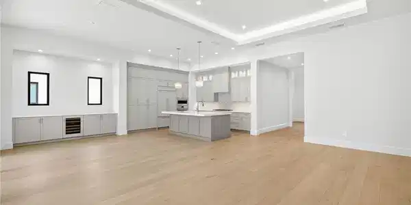 Image 2: Living Room 1