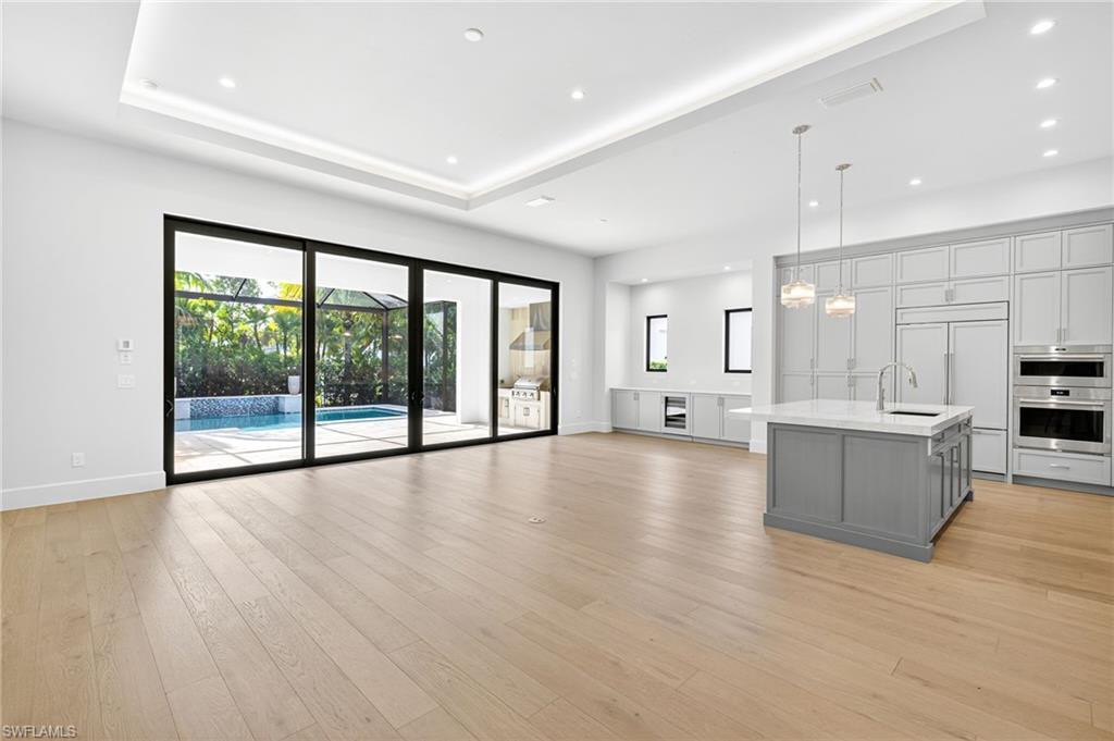 Image 3: Living Room 2