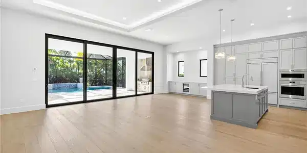 Image 3: Living Room 2