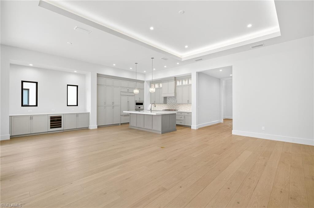 Image 4: Living Room 1