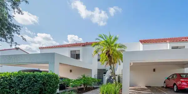 577 Beachwalk CIR