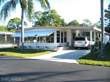 8 Coachlight DR