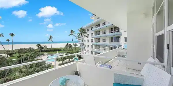 220 Seaview CT