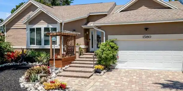 1580 Villa CT