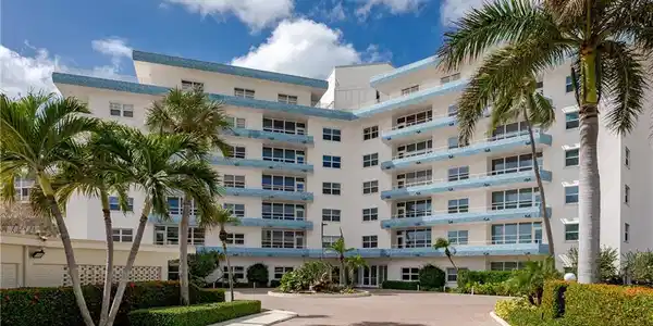 220 Seaview CT