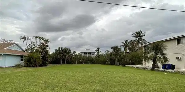 3685 Riviera CIR