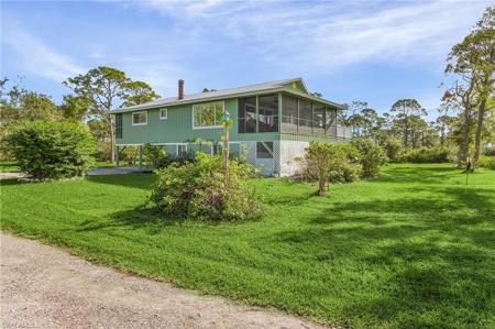 7102 Capri LN