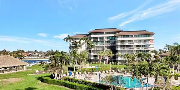 657 Seaview CT