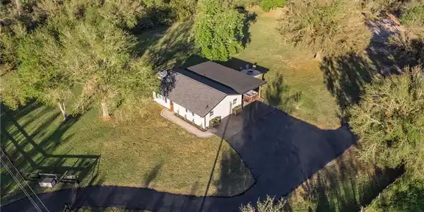 1010 Robinhood DR