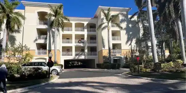 11090 Harbour Yacht CT