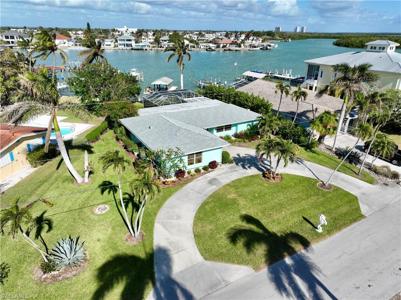 5 Pelican ST E