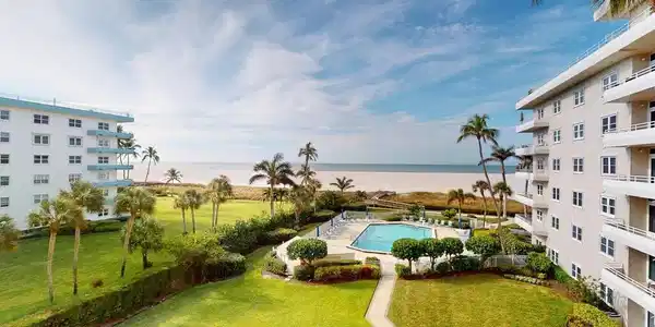 240 Seaview CT