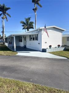 5558 Palm Beach BLVD