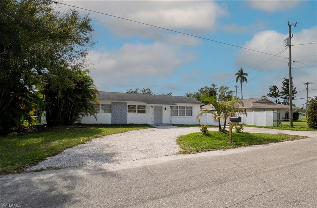 Image 4: Ranch-style home with a front yard