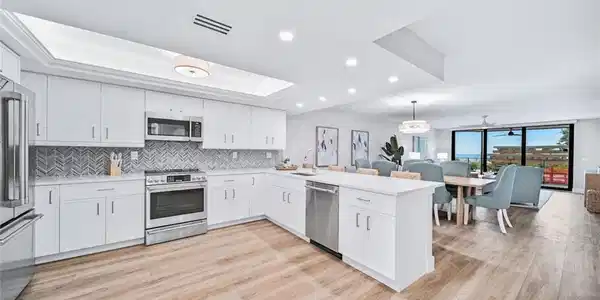 2501 W Gulf DR