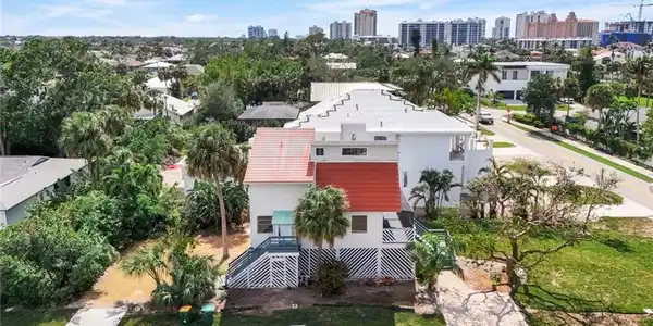 9780 Vanderbilt DR