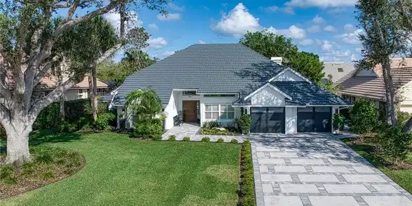 807 Arrowhead LN