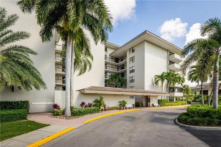 651 Seaview CT