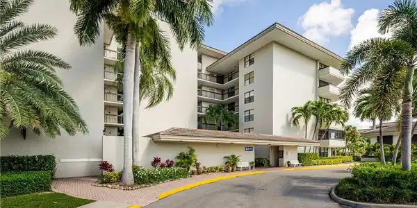 651 Seaview CT