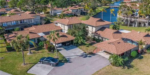 4267 Island CIR