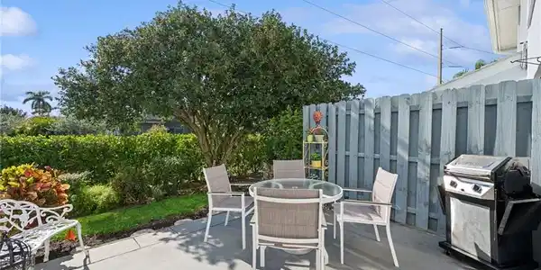 138 Marco Villas DR