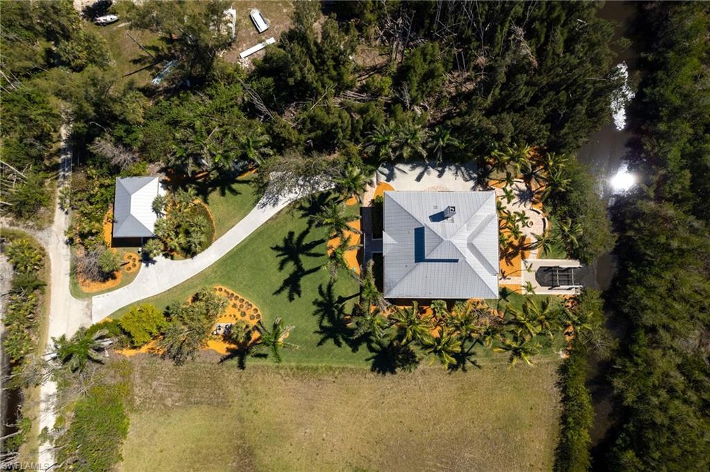 Image 3: Bird's eye view of the entire property including guest house.
