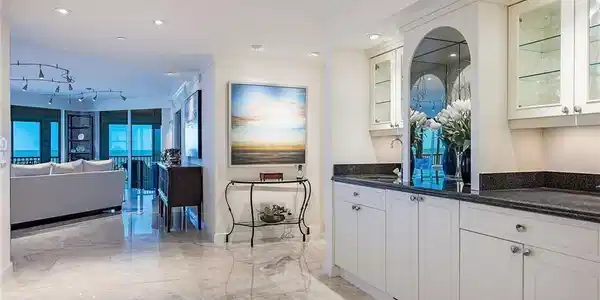 8111 Bay Colony DR