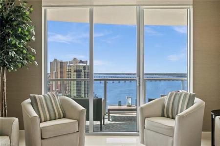 3000 Oasis Grand BLVD