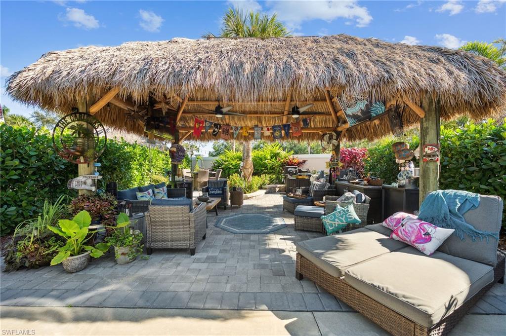 Image 4: 14 x20 Tiki Hut