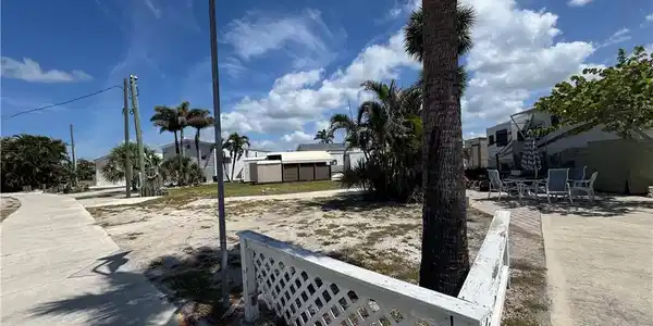 1599 Main ST