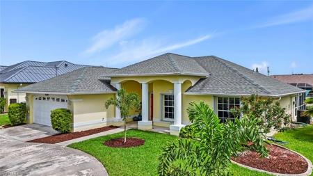 608 SW 43rd TER