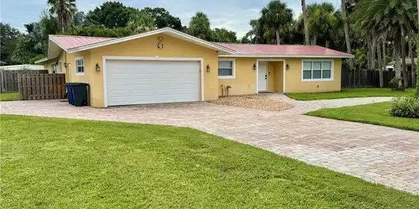 17020 Carolyn LN