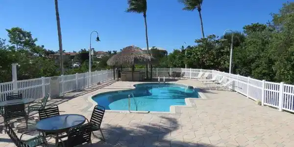 Image 4: Pool side