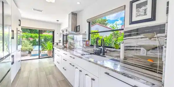 877 Reef Point CIR