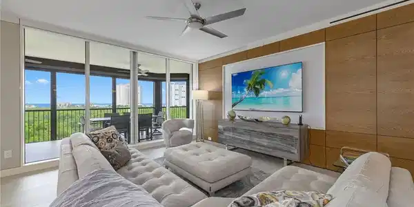 8960 Bay Colony DR