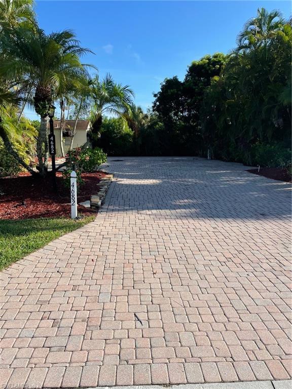 Image 1: Surrounding community with decorative driveway