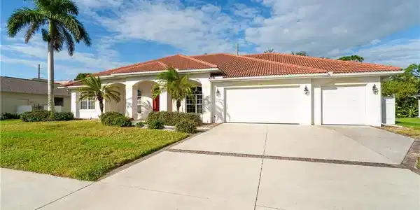 118 Abercrombie AVE