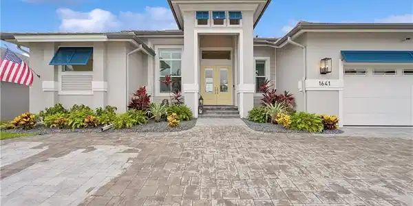 1641 Orleans CT