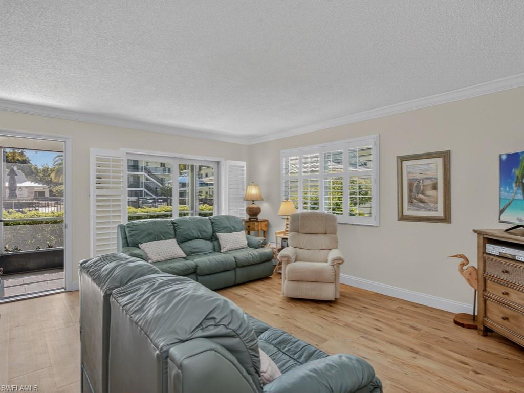Image 3: Living Room