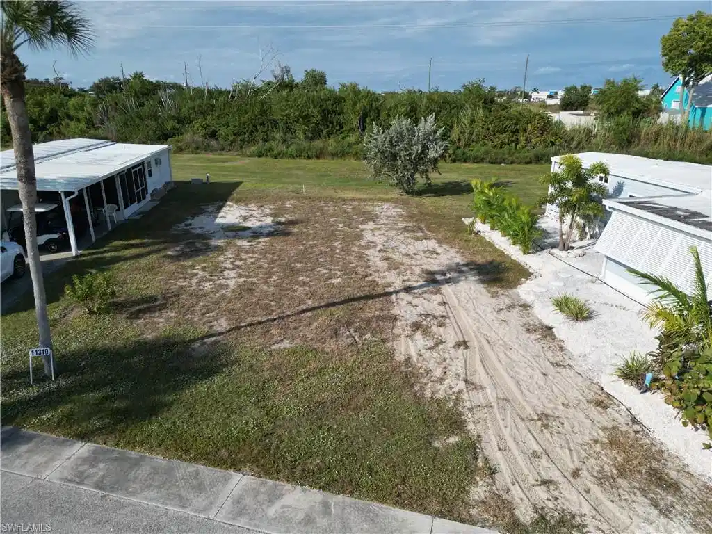 Image 1: Big residential lot in Bayside Estates