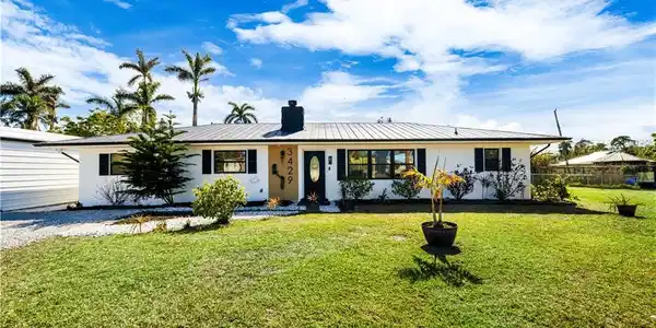 3429 Sleepy Hollow LN