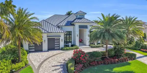 3110 Leeward LN