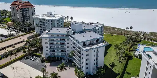 220 Seaview CT