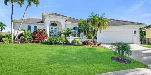 829 Bluebonnet CT