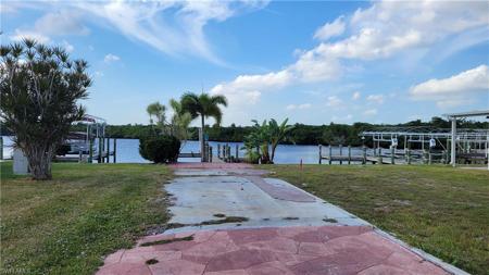 306 Shoreland DR