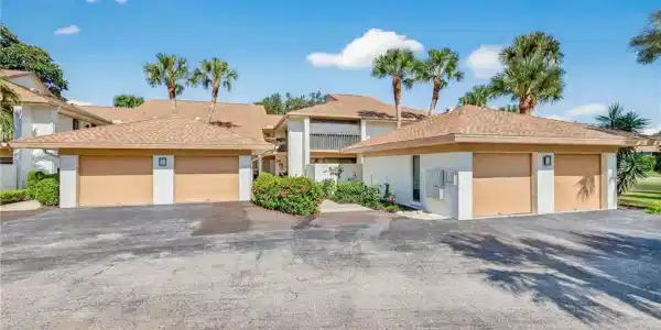 521 Lake Louise CT