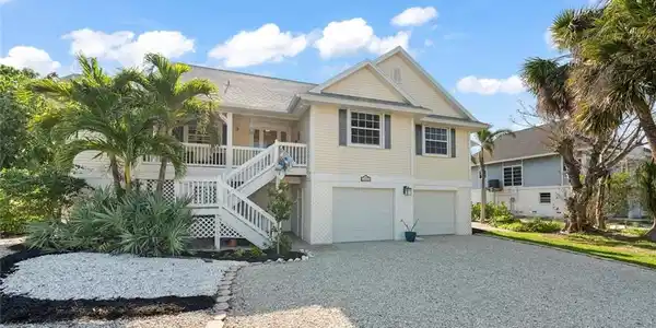 330 E Gulf DR