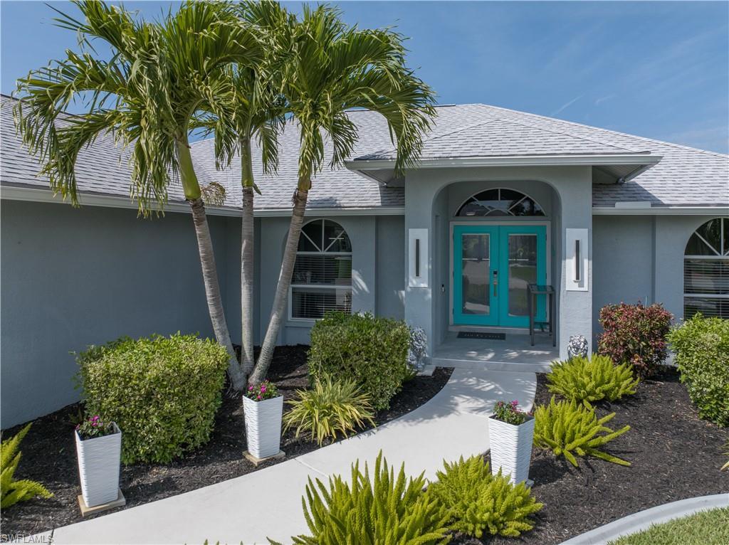 Image 4: Front entrance ready to welcome you and your guests.